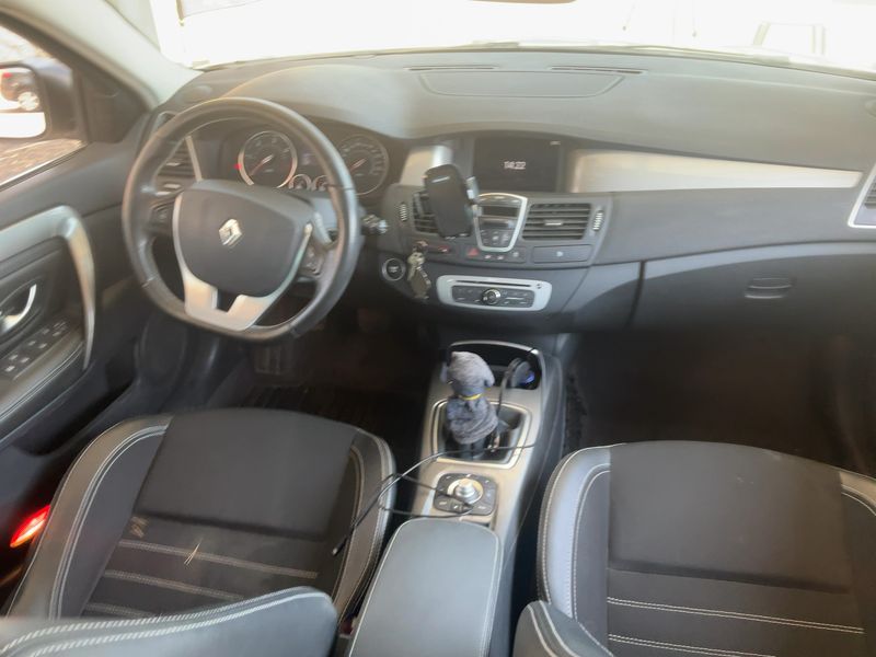 Renault Laguna 1.5 dCi Limited — zdjęcie 12