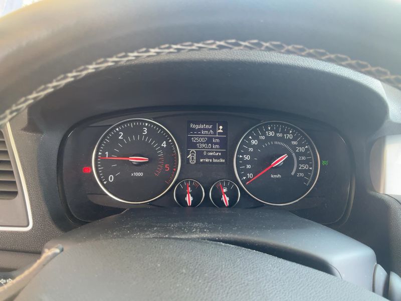 Renault Laguna 1.5 dCi Limited — zdjęcie 13