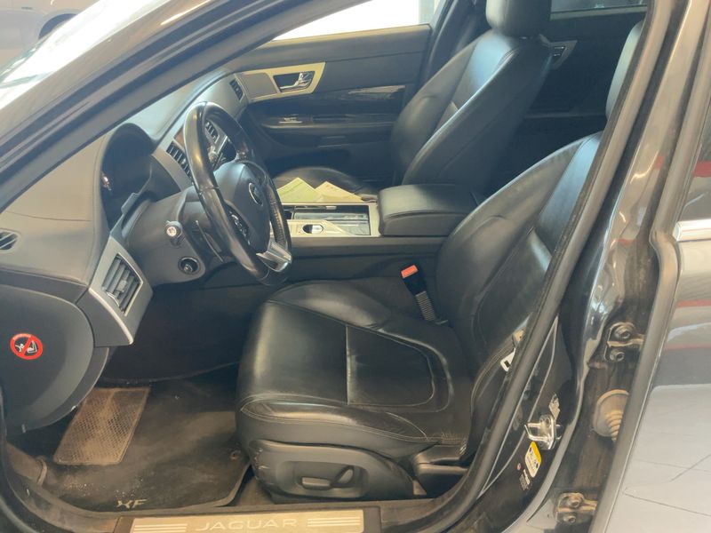 Jaguar XF 2.2 D Eco — zdjęcie 11