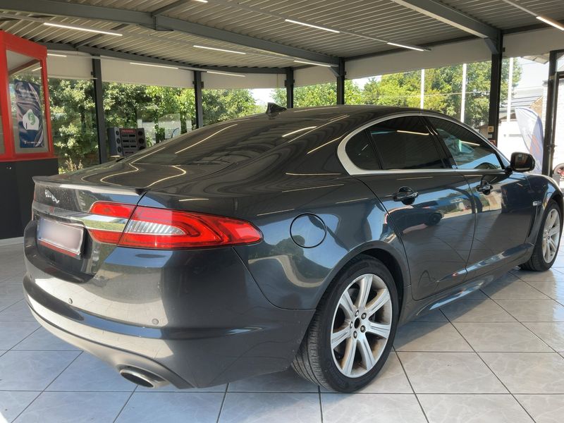 Jaguar XF 2.2 D Eco — zdjęcie 6