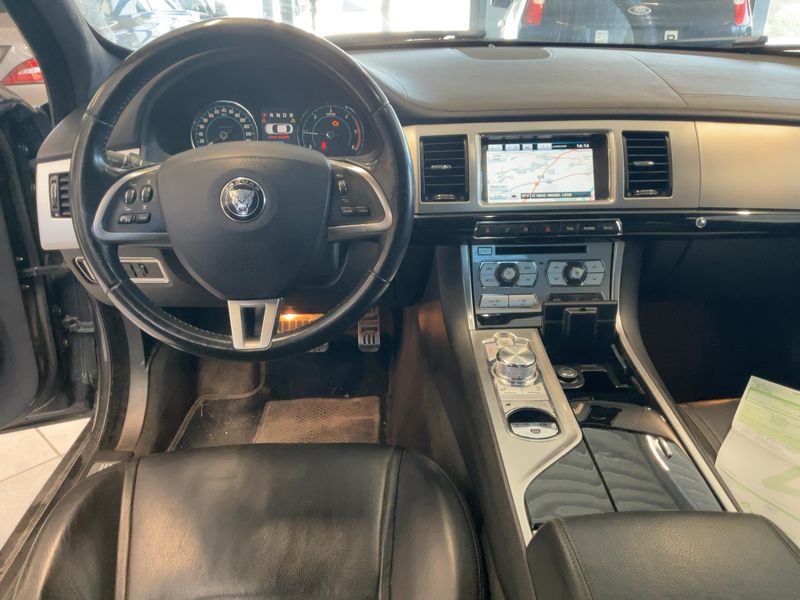 Jaguar XF 2.2 D Eco — zdjęcie 12