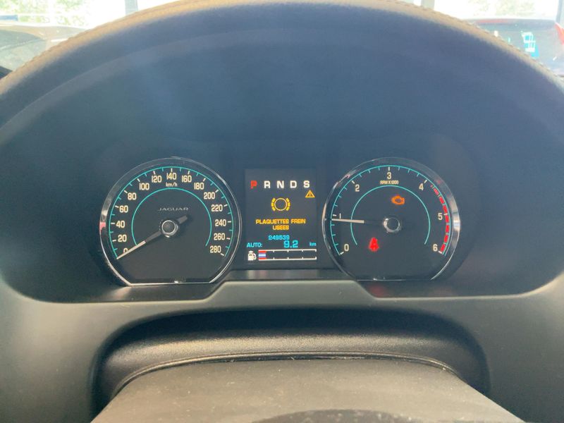 Jaguar XF 2.2 D Eco — zdjęcie 13