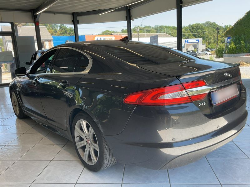Jaguar XF 2.2 D Eco — zdjęcie 3