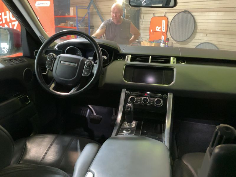 Land Rover Range Rover Sport 3.0 TD V6 HSE — zdjęcie 12
