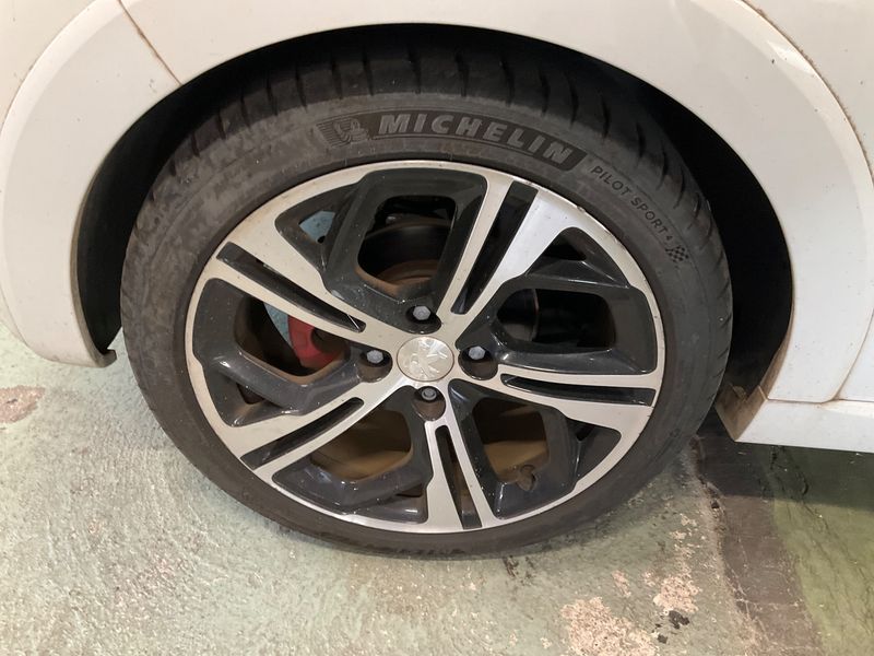 Peugeot 208 1.6 THP GTi 2014 – снимка 9