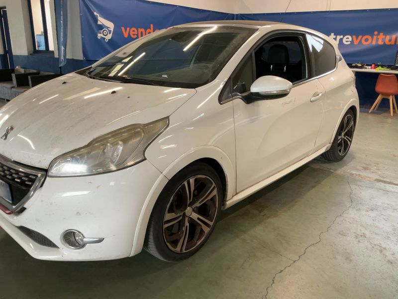Peugeot 208 1.6 THP GTi — zdjęcie 2