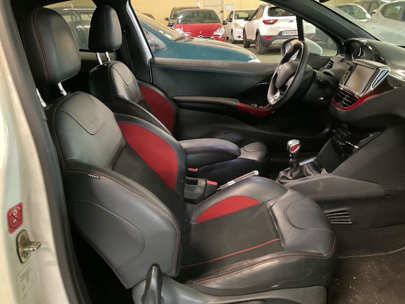Peugeot 208 1.6 THP GTi — zdjęcie 11