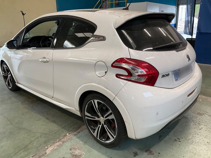 Peugeot 208 1.6 THP GTi — zdjęcie 3