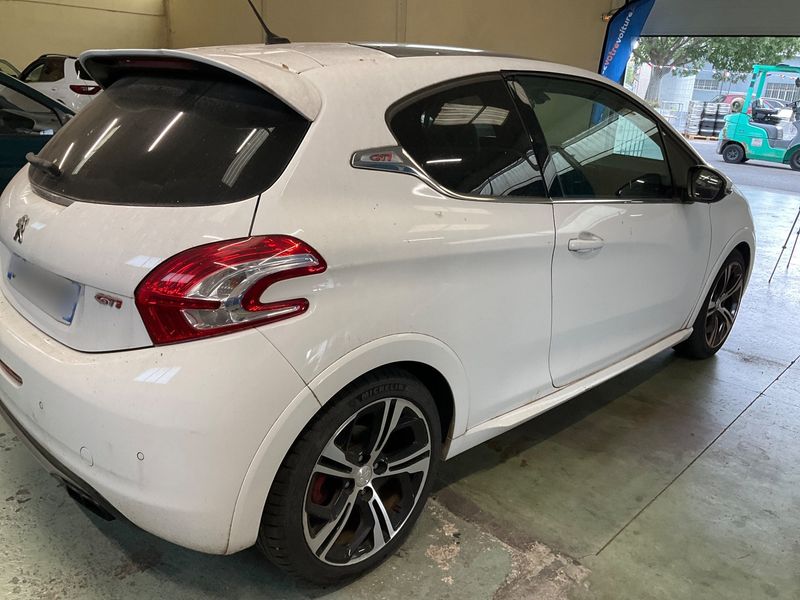Peugeot 208 1.6 THP GTi — zdjęcie 6
