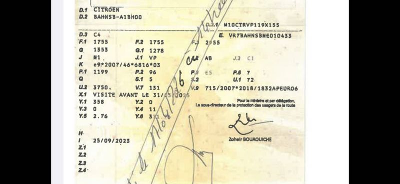 Citroen C4 1.2 PureTech Feel Pack — zdjęcie 15