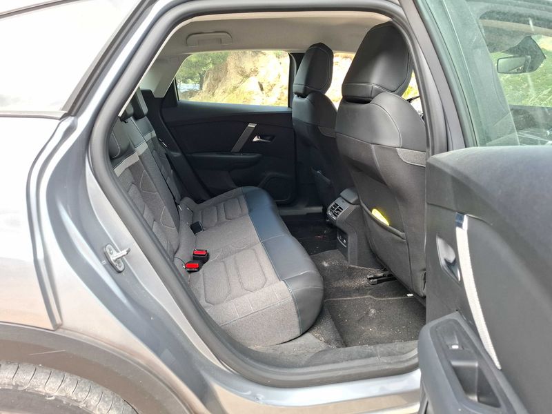 Citroen C4 1.2 PureTech Feel Pack — zdjęcie 14