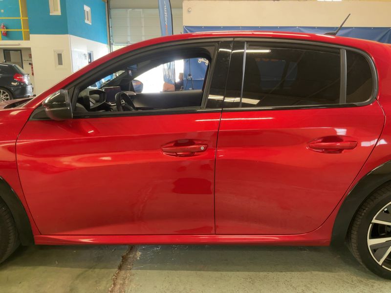 Peugeot 208 1.2 PureTech GT — zdjęcie 4