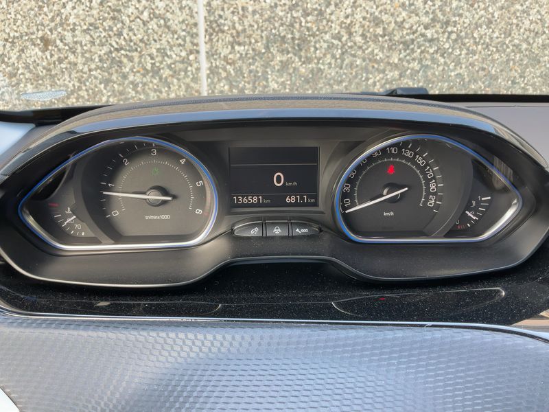Peugeot 2008 1.6 e-HDi Allure — zdjęcie 13