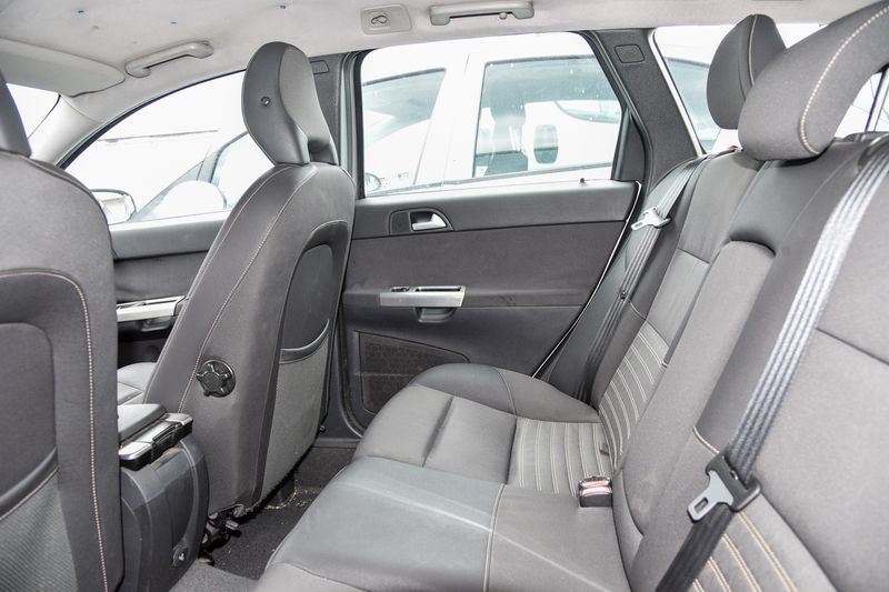 Volvo V50 2.4 D5 Momentum — zdjęcie 13