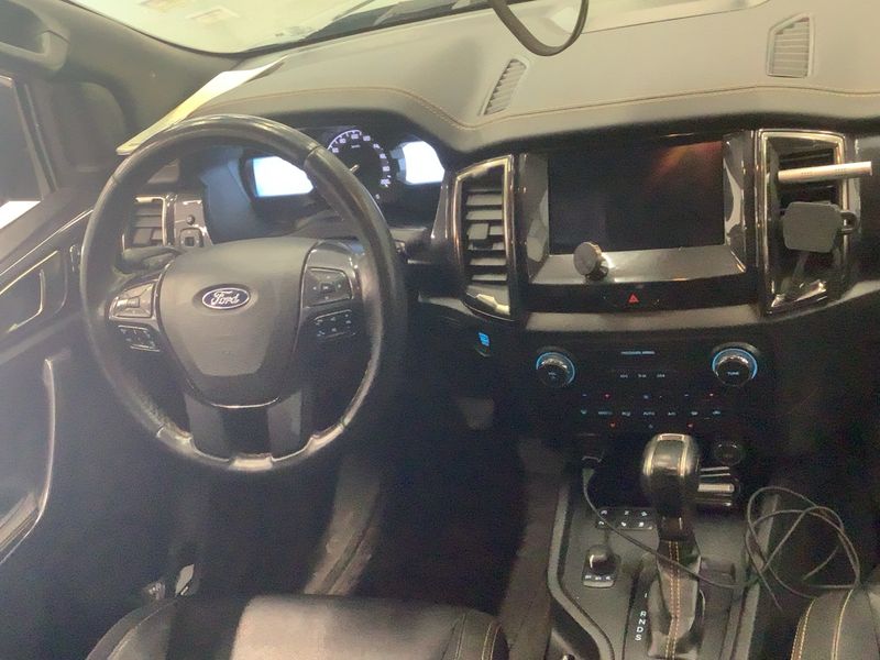 Ford Ranger 2.0 TDCi Doppelkabine 4x4 Wildtrak — zdjęcie 12