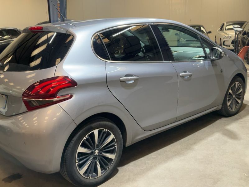 Peugeot 208 1.2 PureTech Tech Edition — zdjęcie 6
