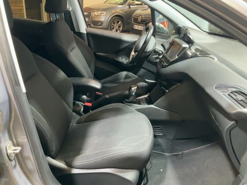 Peugeot 208 1.2 PureTech Tech Edition — zdjęcie 11