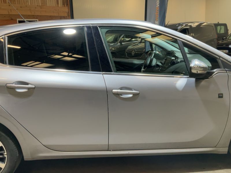 Peugeot 208 1.2 PureTech Tech Edition — zdjęcie 7