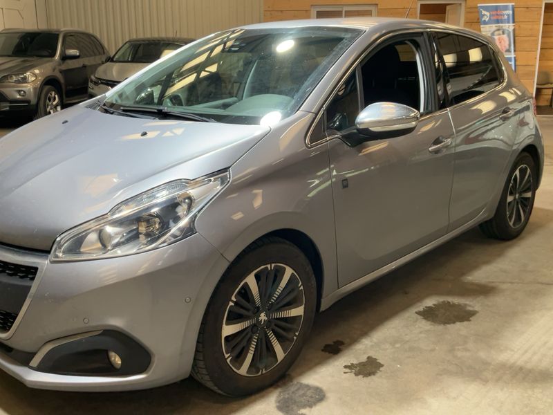 Peugeot 208 1.2 PureTech Tech Edition — zdjęcie 2