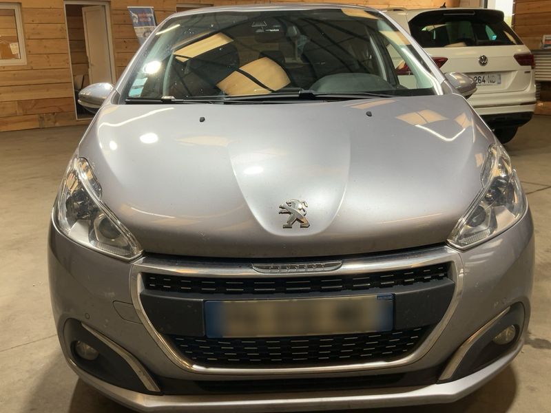 Peugeot 208 1.2 PureTech Tech Edition — zdjęcie 9