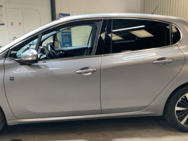 Peugeot 208 1.2 PureTech Tech Edition — zdjęcie 4