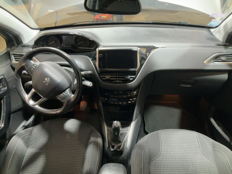 Peugeot 208 1.2 PureTech Tech Edition — zdjęcie 12