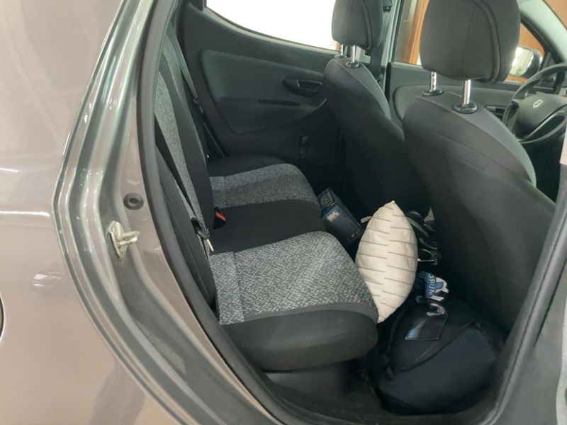 Lancia Ypsilon 1.0 Mild-Hybrid Silver — zdjęcie 14