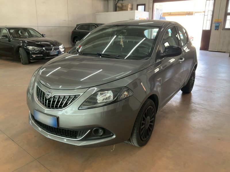 Lancia Ypsilon 1.0 Mild-Hybrid Silver