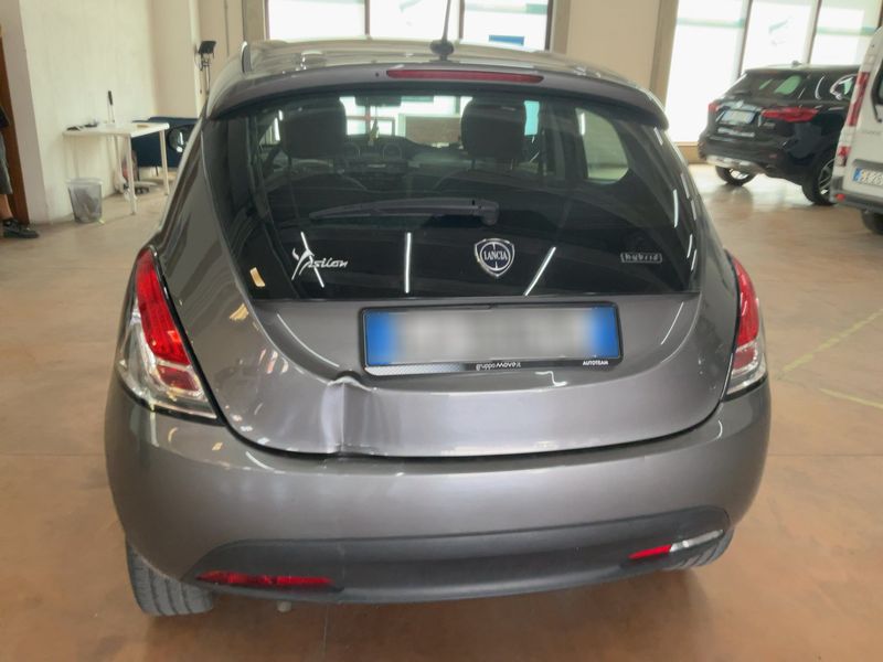 Lancia Ypsilon 1.0 Mild-Hybrid Silver — zdjęcie 5