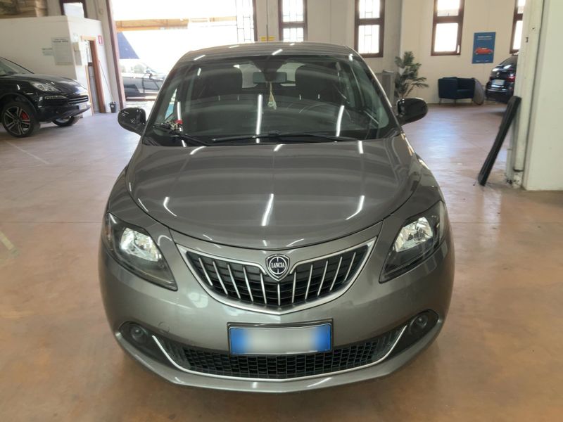 Lancia Ypsilon 1.0 Mild-Hybrid Silver — zdjęcie 9