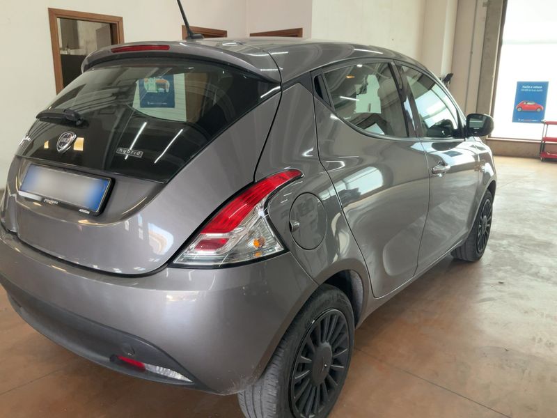 Lancia Ypsilon 1.0 Mild-Hybrid Silver — zdjęcie 6