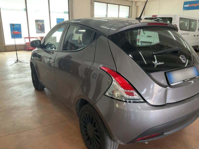 Lancia Ypsilon 1.0 Mild-Hybrid Silver — zdjęcie 3
