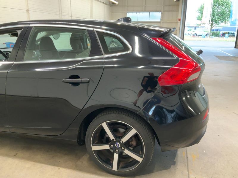 Volvo V40 2.0 D3 Momentum — zdjęcie 3