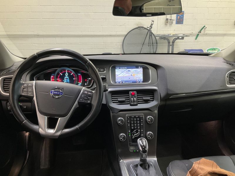 Volvo V40 2.0 D3 Momentum — zdjęcie 12