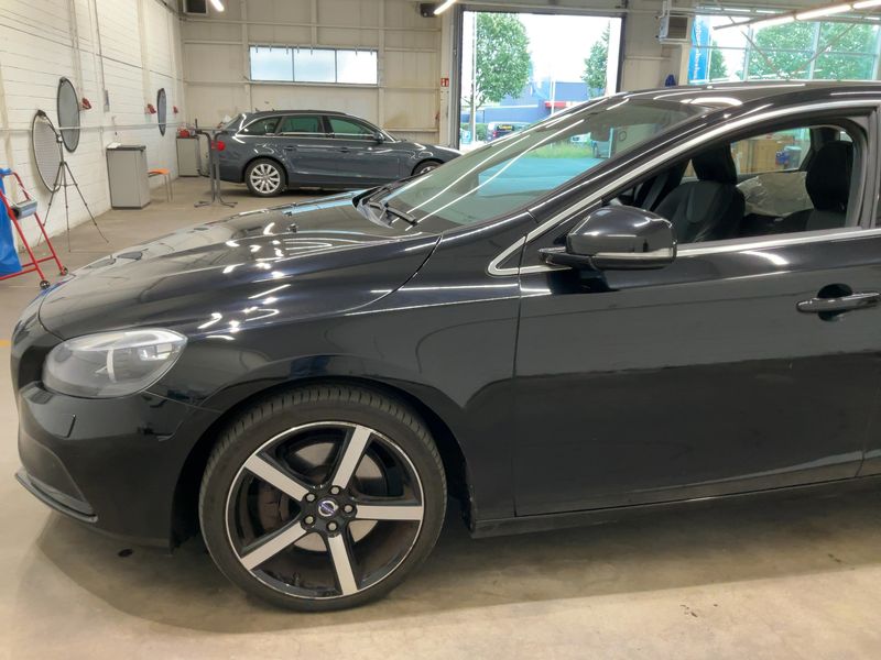 Volvo V40 2.0 D3 Momentum — zdjęcie 2