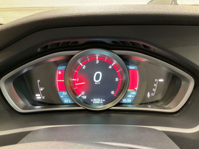 Volvo V40 2.0 D3 Momentum — zdjęcie 13