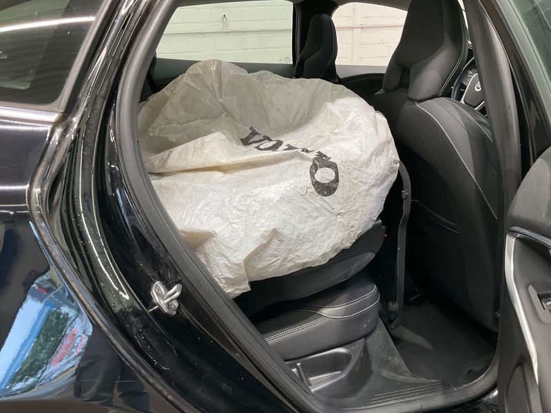 Volvo V40 2.0 D3 Momentum — zdjęcie 14