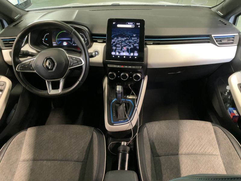 Renault Clio 1.6 Hybrid E-Tech Premiere Edition — zdjęcie 12