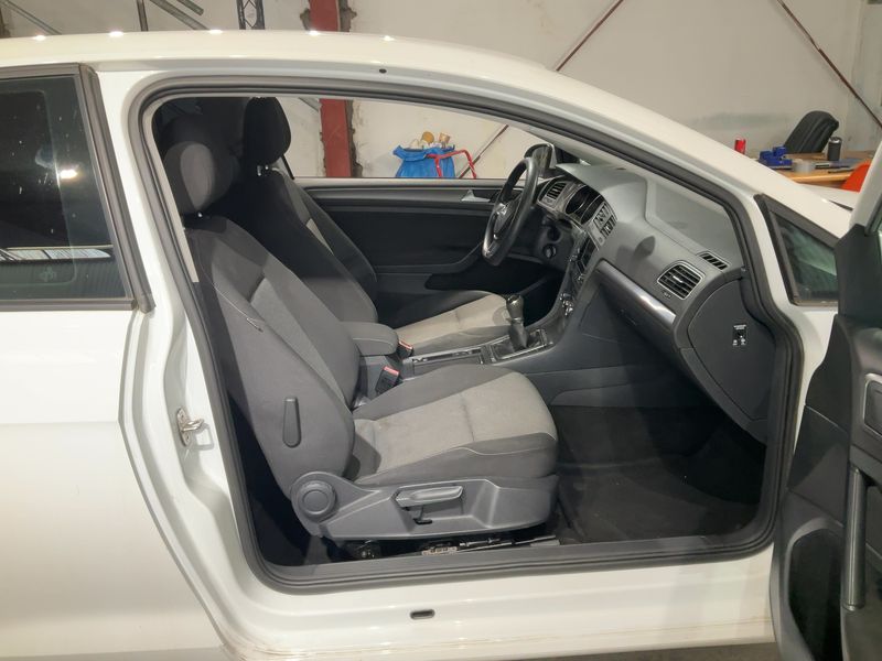 Volkswagen Golf VII 1.6 TDI Trendline BlueMotion Tech 2015 – снимка 16