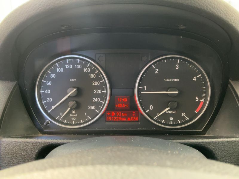 BMW X1 xDrive 18d — zdjęcie 13