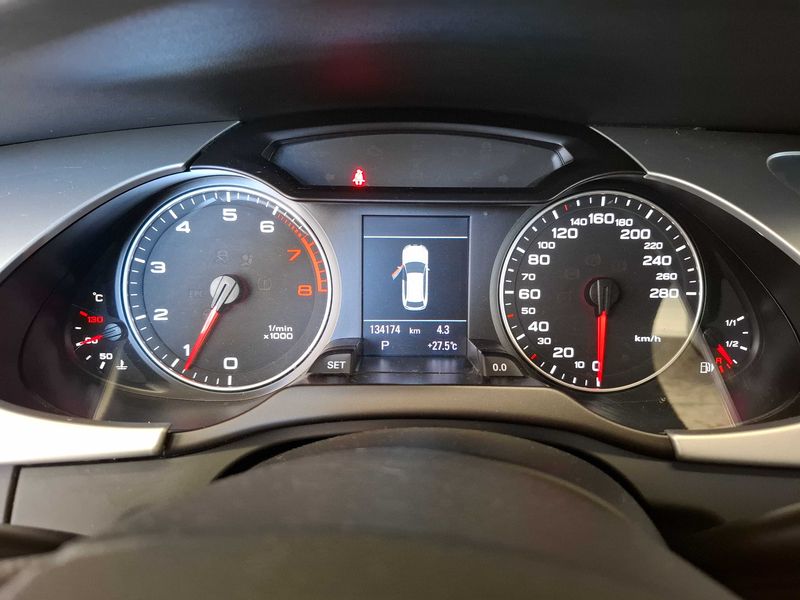 Audi A4 2.0 TFSI quattro Attraction — zdjęcie 12