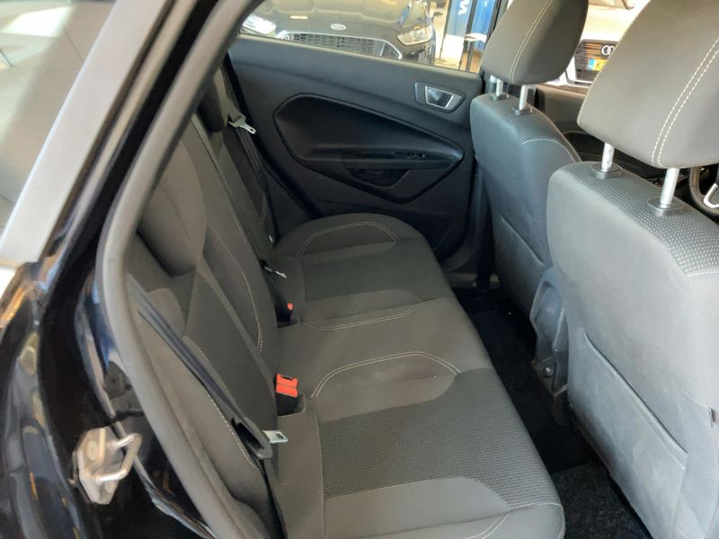 Ford Fiesta 1.5 TDCi Titanium 2015 – снимка 19