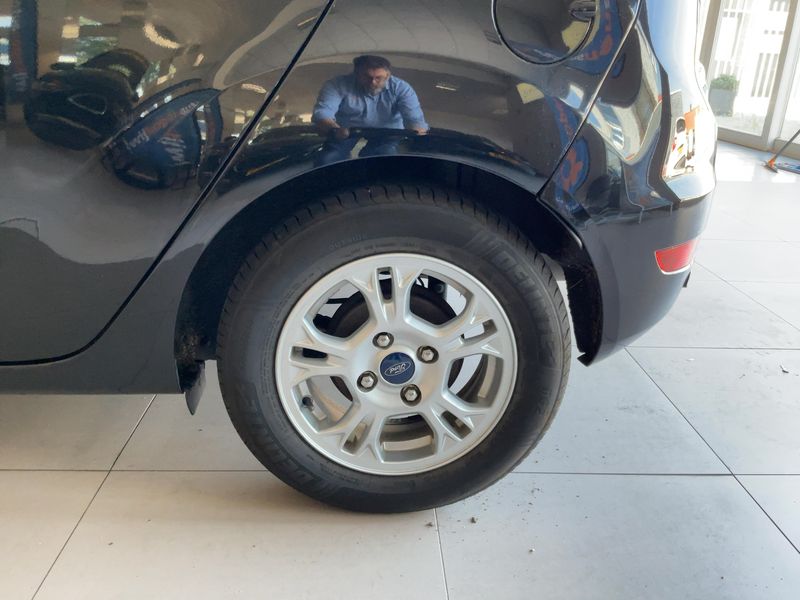 Ford Fiesta 1.5 TDCi Titanium 2015 – снимка 5