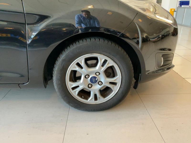 Ford Fiesta 1.5 TDCi Titanium 2015 – снимка 11