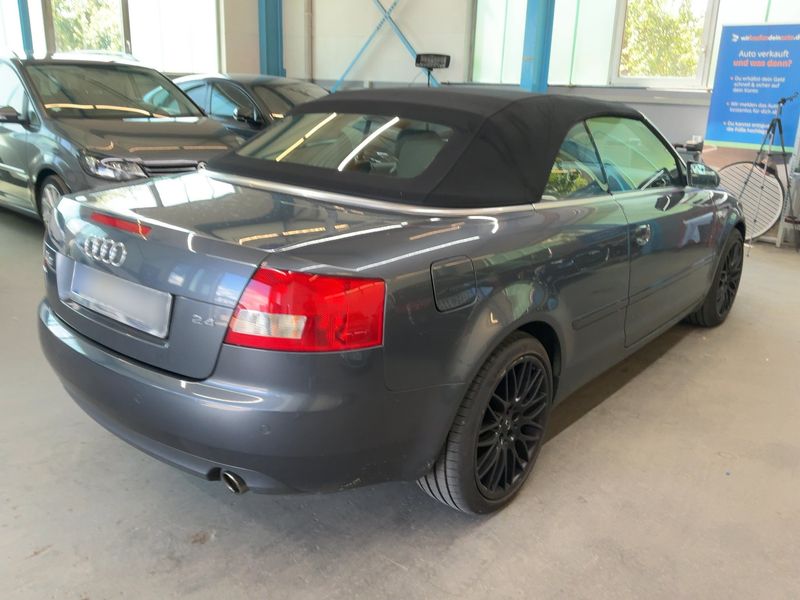 Audi A4 2.4 V6 — zdjęcie 6