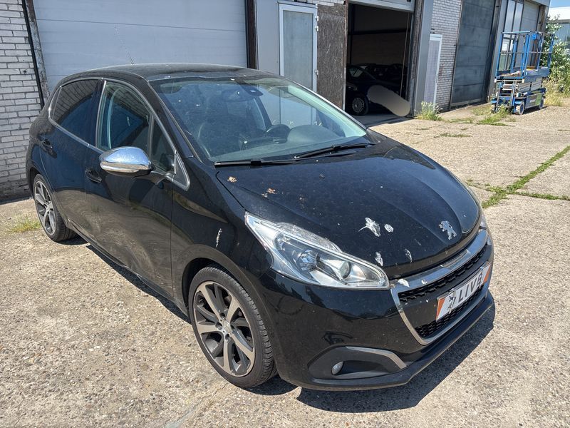 Peugeot 208 1.2 e-THP Féline 2016 – снимка 6
