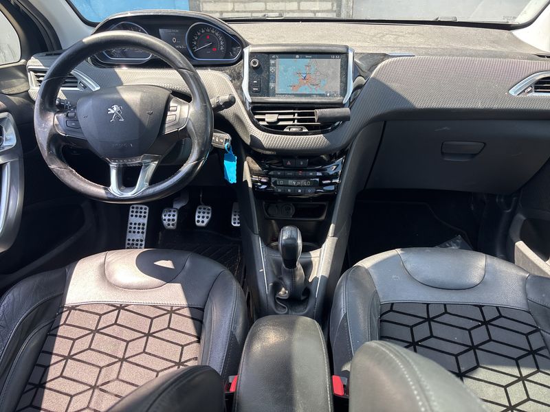 Peugeot 208 1.2 e-THP Féline 2016 – снимка 11
