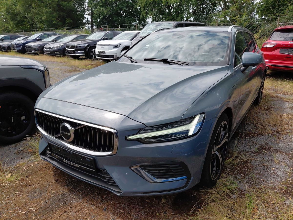 Volvo V60 2023 — photo 1