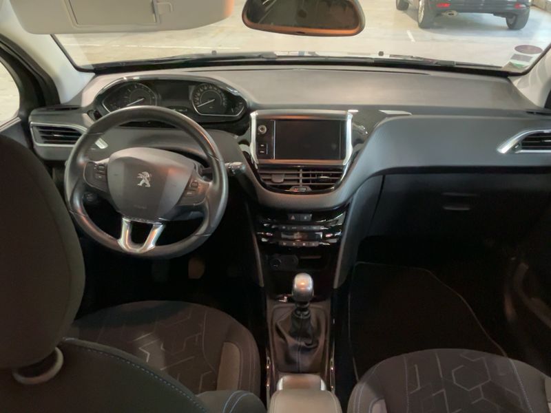 Peugeot 2008 1.2 PureTech Signature — zdjęcie 12