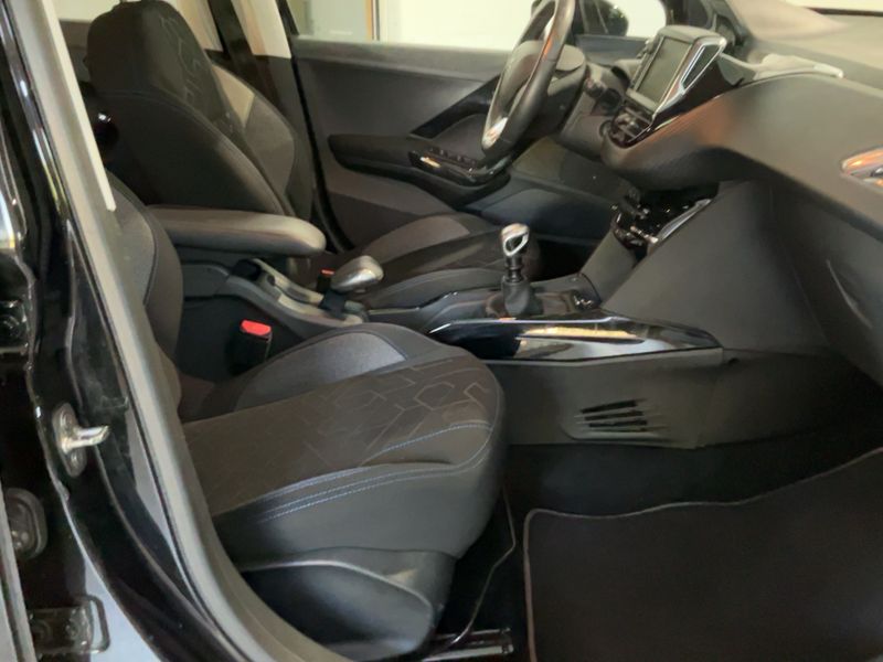 Peugeot 2008 1.2 PureTech Signature — zdjęcie 11